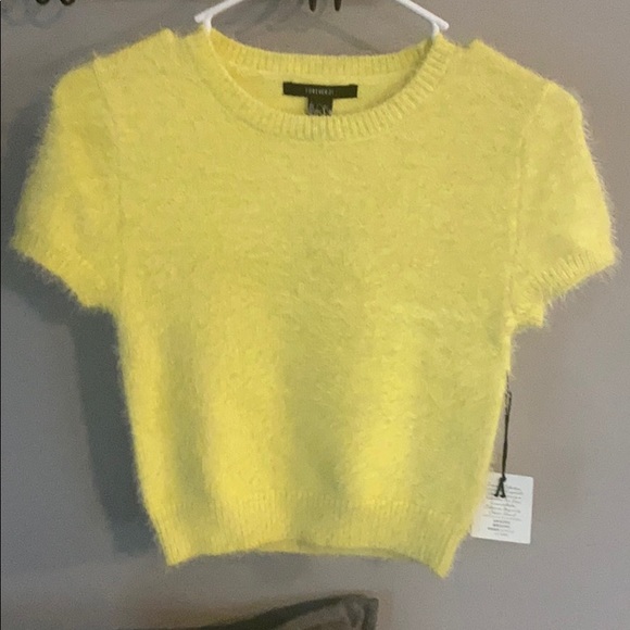 Forever 21 Sweaters - NWT Forever 21 fuzzy cropped sweater